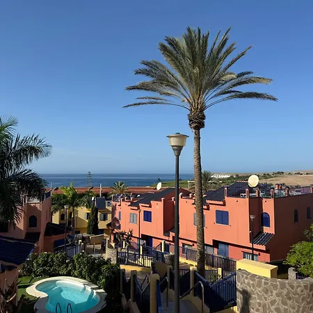 Surf House Meloneras * San Bartolomé