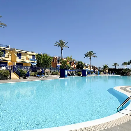 Surf House Meloneras * San Bartolomé