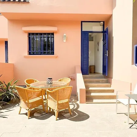 Surf House Meloneras בית נופש